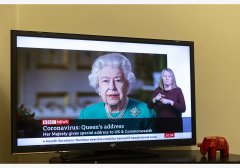 肺炎疫情严峻 英国女王历史性讲话传递的鲜明信号